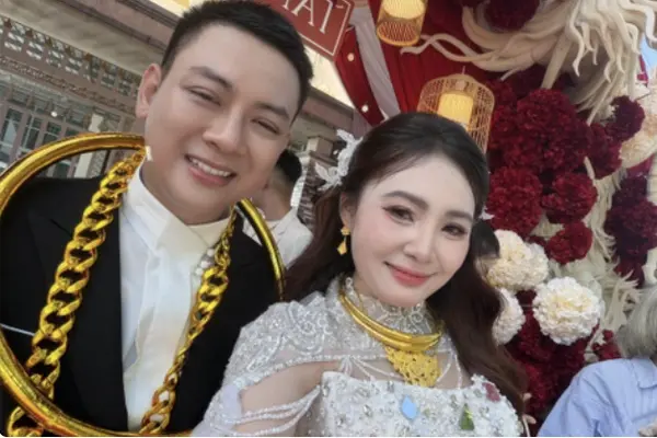 Hoài Lâm và vợ