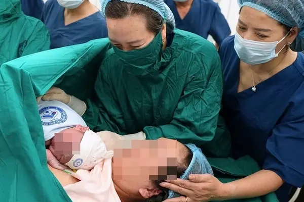 Đề xuất hỗ trợ tiền hoặc hiện vật cho trẻ đến 12 tháng tuổi