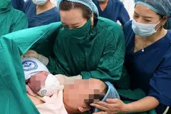 Đề xuất hỗ trợ tiền hoặc hiện vật cho trẻ đến 12 tháng tuổi