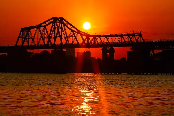 Ký ức Hà Nội qua ca khúc về sông Hồng