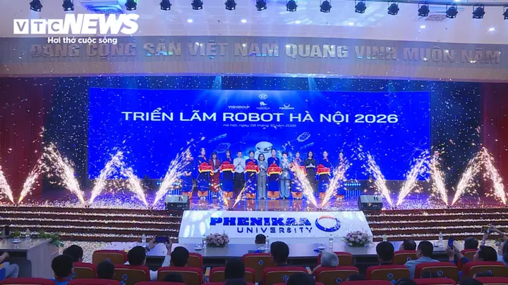 'Chạm tay vào tương lai' tại Triển lãm Robot, AI và STEM Hà Nội 2026