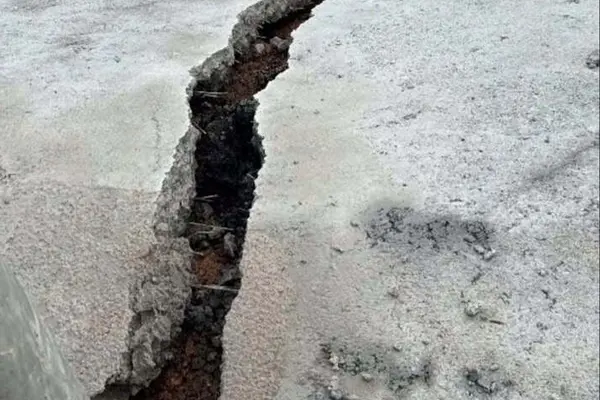 Sụt lún 'ăn' nửa mặt đường đèo Đại Ninh ở Lâm Đồng