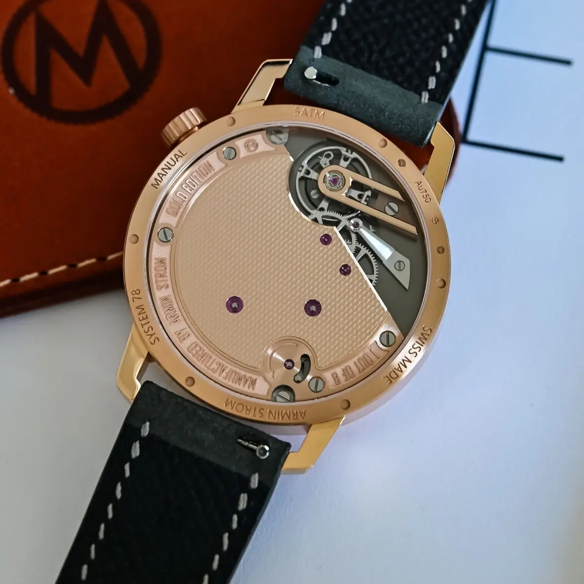 Đồng hồ bình dân Casio lần đầu chạm giá 80.000 USD