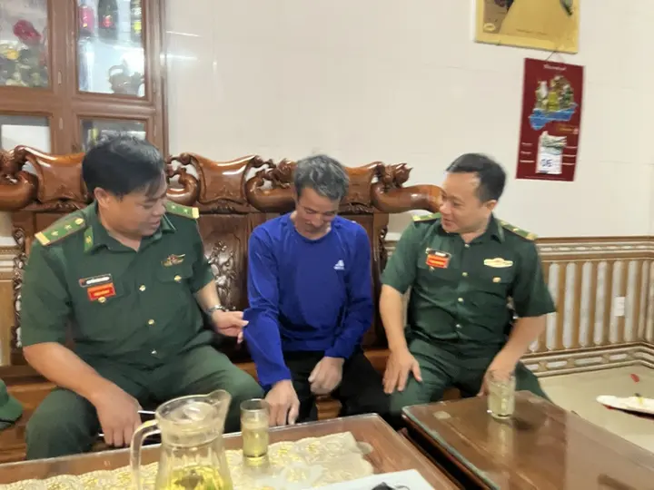 Ngư dân Quảng Trị kể 8 giờ ôm phao, tự bơi giữa biển tìm đường sống
