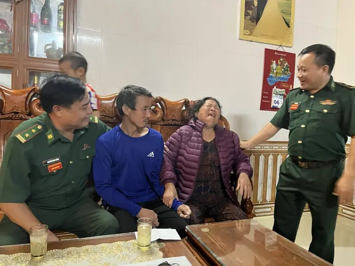 Ngư dân Quảng Trị kể 8 giờ ôm phao, tự bơi giữa biển tìm đường sống