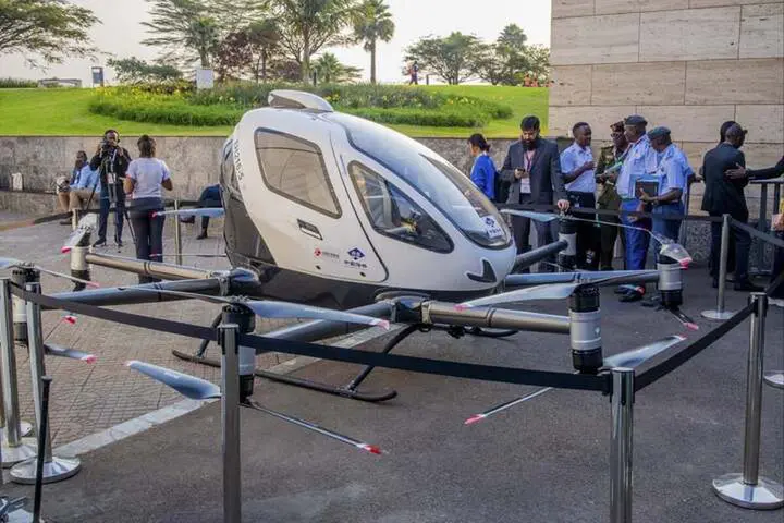 Taxi bay: Tránh va chạm, ùn tắc trên không thế nào?