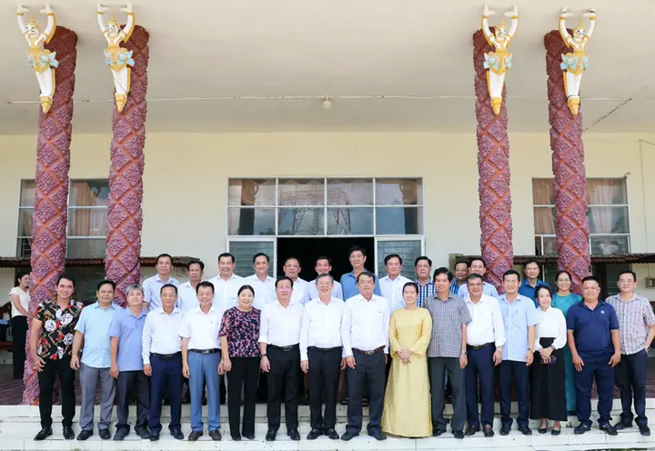 Hình ảnh đồng bào Khmer đón mừng Lễ Sene Dolta đầm ấm, hạnh phúc