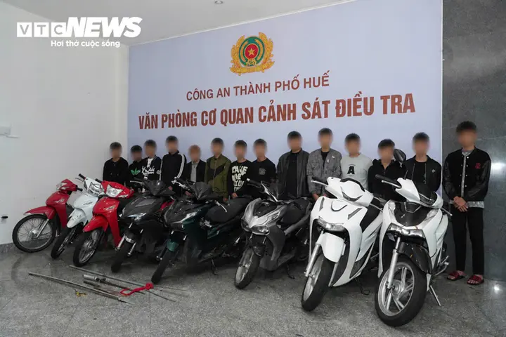Khởi tố 15 thanh thiếu niên ẩu đả, dùng hung khí truy đuổi trên đường