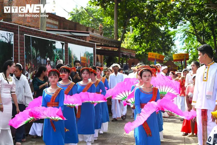 Ngắm nét hút hồn của những cô gái Chăm ở Lâm Đồng