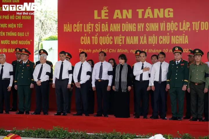 Thủ tướng dự Lễ an táng 731 hài cốt liệt sĩ quy tập tại Công viên Lê Thị Riêng