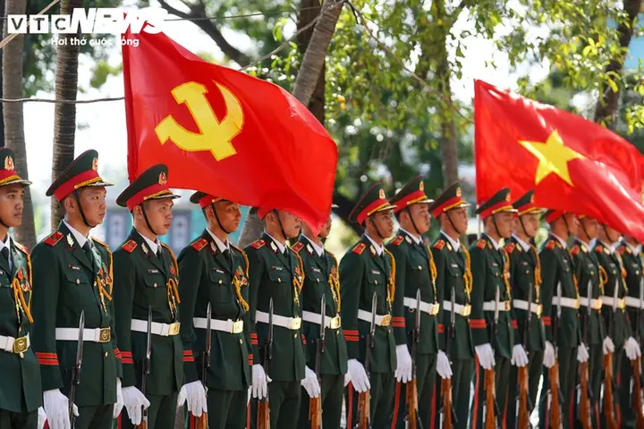 Thủ tướng dự Lễ an táng 731 hài cốt liệt sĩ quy tập tại Công viên Lê Thị Riêng