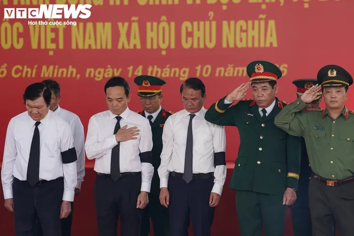 Thủ tướng dự Lễ an táng 731 hài cốt liệt sĩ quy tập tại Công viên Lê Thị Riêng