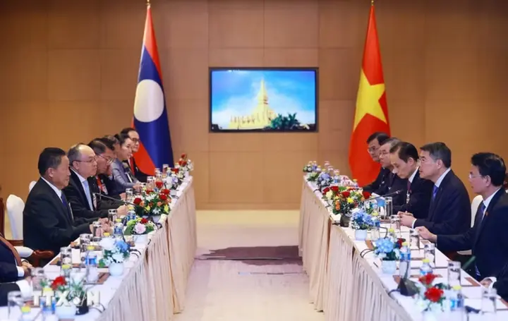 Thủ tướng Lê Minh Hưng đề nghị tăng cường giao lưu nhân dân Việt Nam - Lào