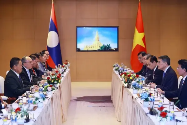 Thủ tướng Lê Minh Hưng đề nghị tăng cường giao lưu nhân dân Việt Nam - Lào