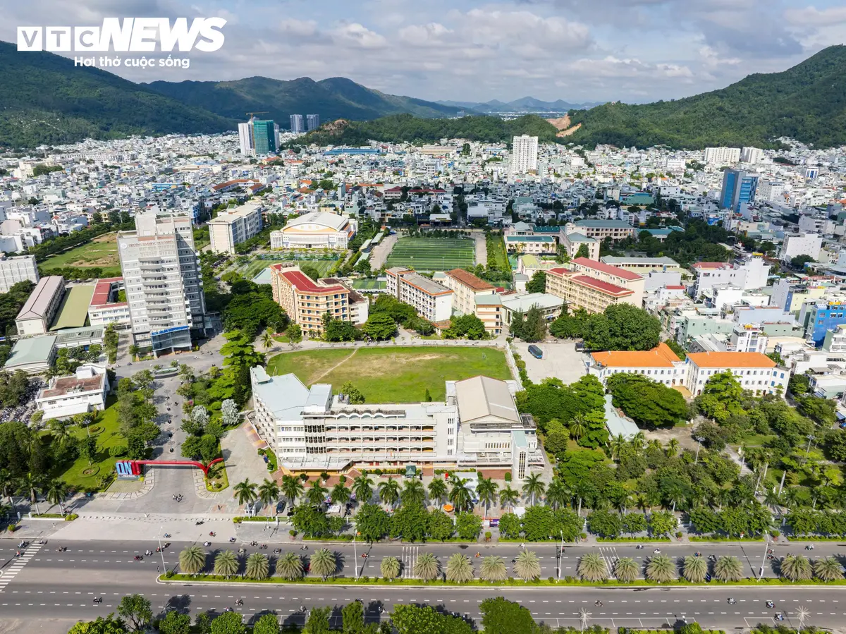 Khám phá Thư viện Đại học Quy Nhơn, kiến trúc Gothic gần 100 tuổi bên chân sóng