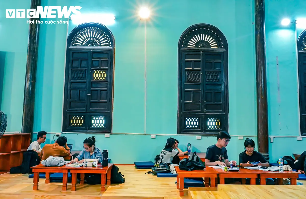 Khám phá Thư viện Đại học Quy Nhơn, kiến trúc Gothic gần 100 tuổi bên chân sóng
