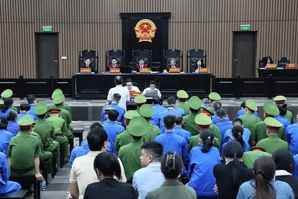4 bảo vệ nhận 400.000-570.000 đồng mở cổng giúp 'bà trùm' lĩnh 2-3 năm tù