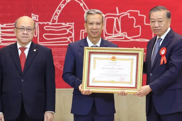 Đại học Bách khoa Hà Nội phải trở thành điểm hội tụ trí tuệ Việt Nam toàn cầu