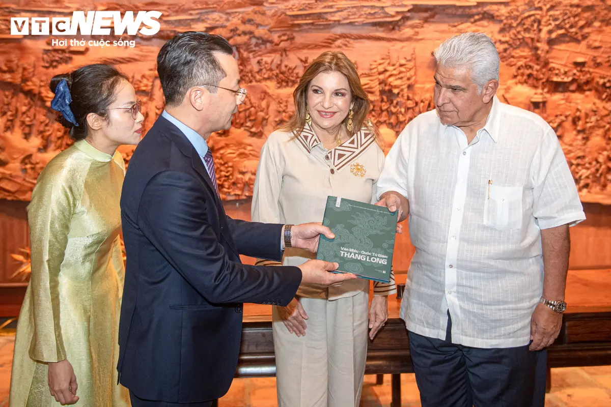 Tổng thống Panama và Phu nhân thăm Văn Miếu - Quốc Tử Giám