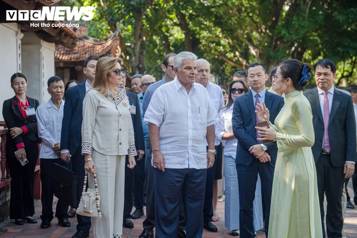 Tổng thống Panama và Phu nhân thăm Văn Miếu - Quốc Tử Giám