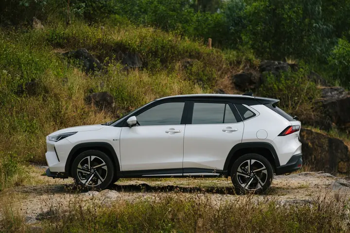 Bộ ba Cross của Toyota khuấy đảo phân khúc xe gầm cao tháng 10
