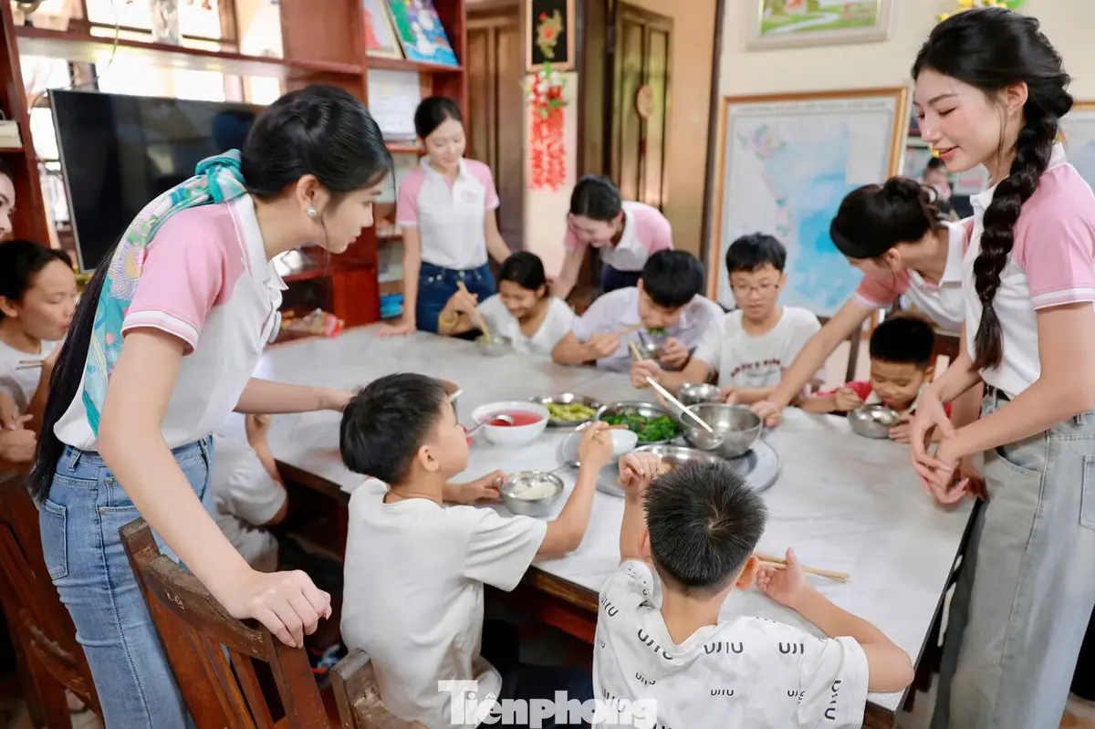 Ngày đặc biệt ở Làng trẻ SOS Hải Phòng của các cô gái Hoa hậu Việt Nam