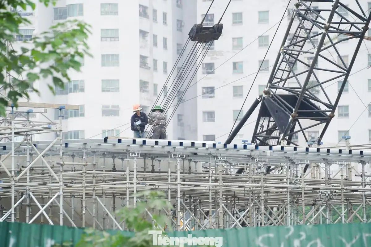 Cầu vượt Phạm Tu - đường 70 thành hình, đúc dầm chạy đua về đích cuối năm