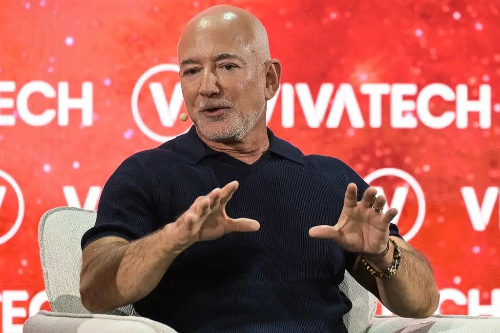 Ferrari phát triển chiếc xe điện đầu tiên sau câu nói của Jeff Bezos