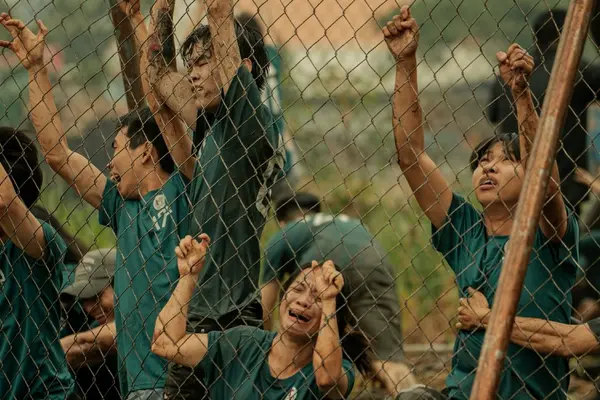 'Trại buôn người' và câu hỏi về cách lấy nước mắt khán giả
