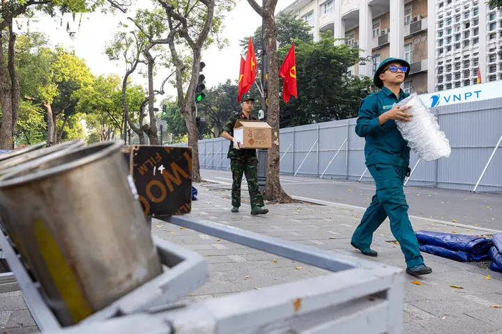 Cận cảnh trận địa pháo hoa bên Hồ Gươm chờ khai hỏa tối 10/10