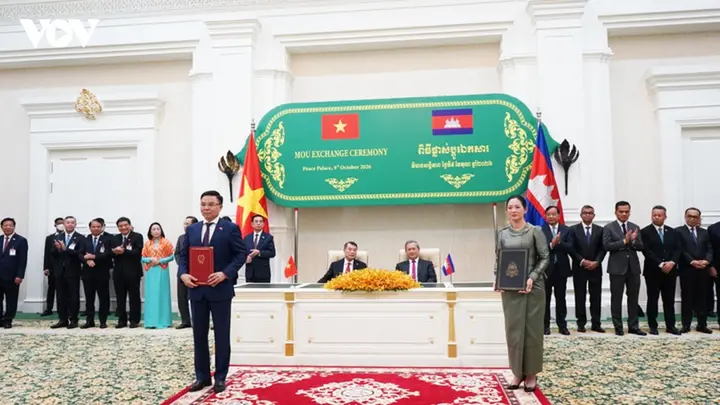 Lễ trao 6 văn kiện hợp tác song phương Việt Nam - Campuchia