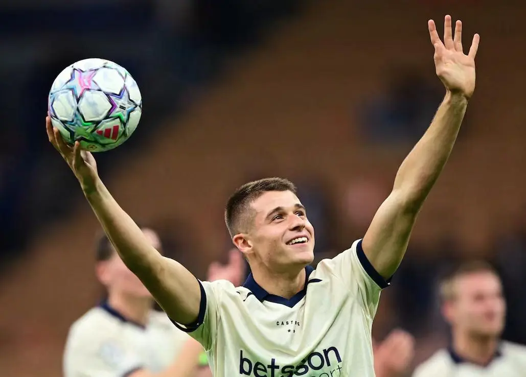 Cú hat-trick gây ngỡ ngàng ở Champions League