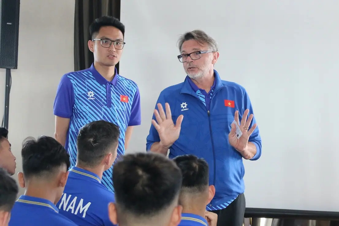 Bóng đá Việt Nam sử dụng sai cách với HLV Troussier