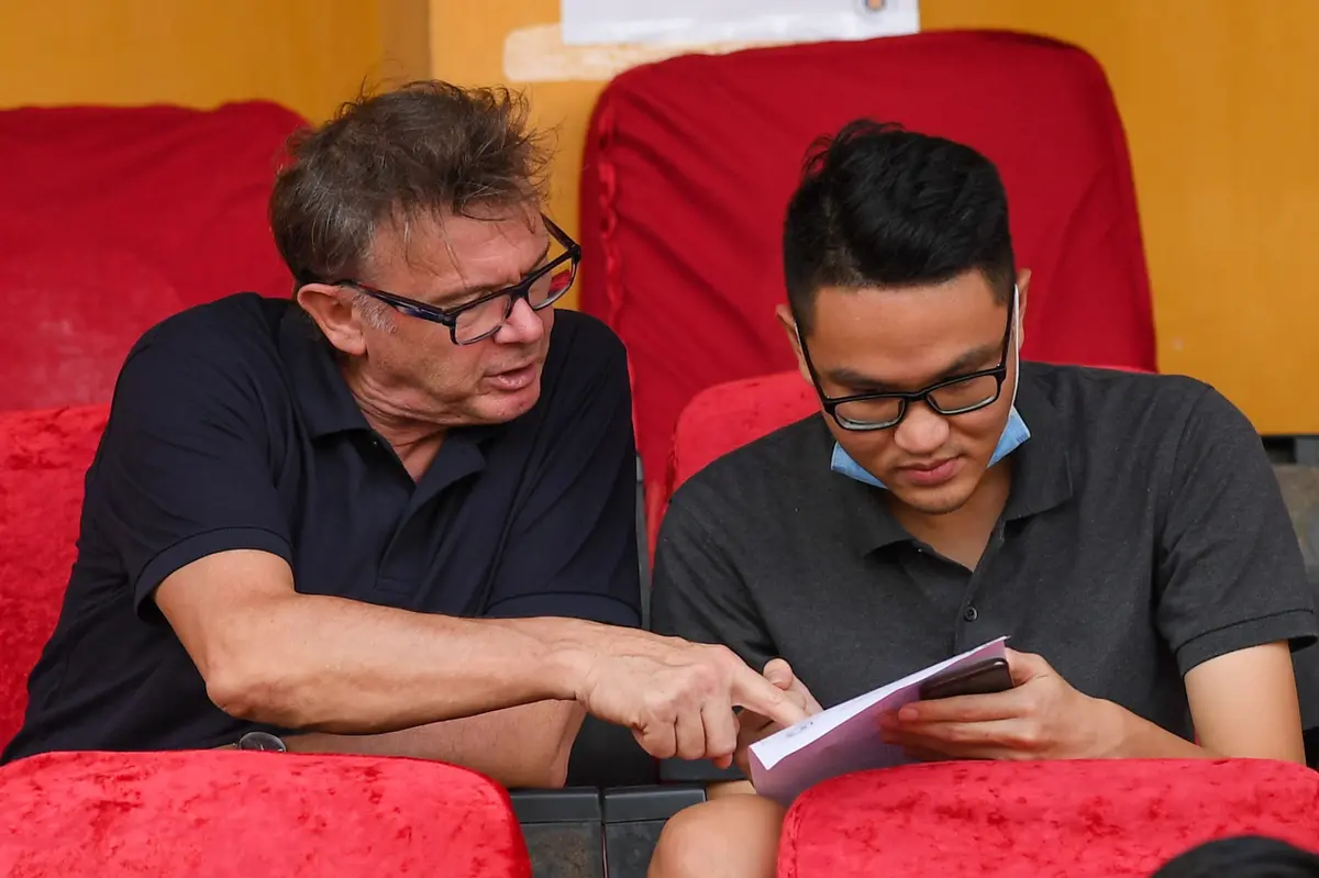 Bóng đá Việt Nam sử dụng sai cách với HLV Troussier