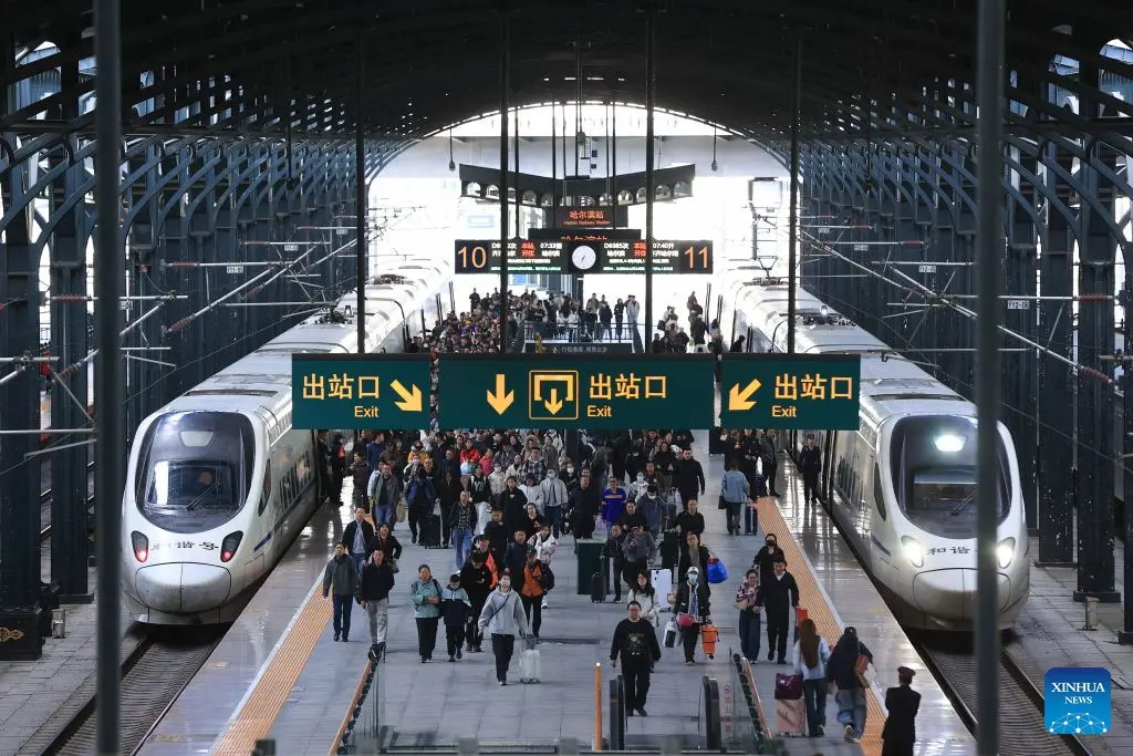 Trung Quốc phô diễn sức mạnh giao thông khi 'cả tỷ người đi du lịch'
