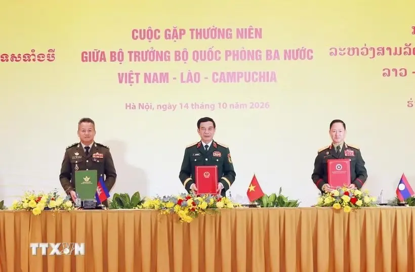 Cuộc gặp giữa Bộ trưởng Bộ Quốc phòng ba nước Việt Nam-Lào-Campuchia