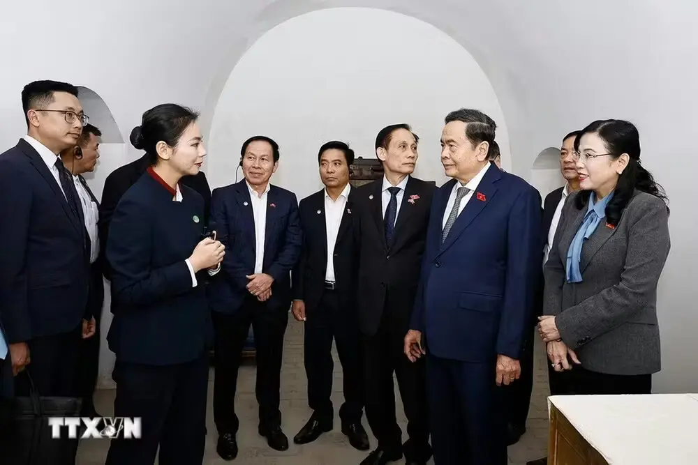 Chủ tịch Quốc hội thăm di tích lịch sử cách mạng tại tỉnh Thiểm Tây