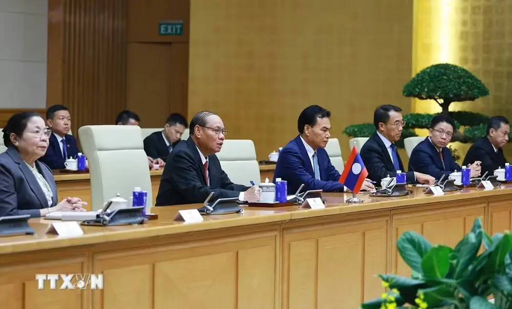 Thủ tướng: Việt Nam luôn dành ưu tiên cao nhất cho quan hệ với Lào