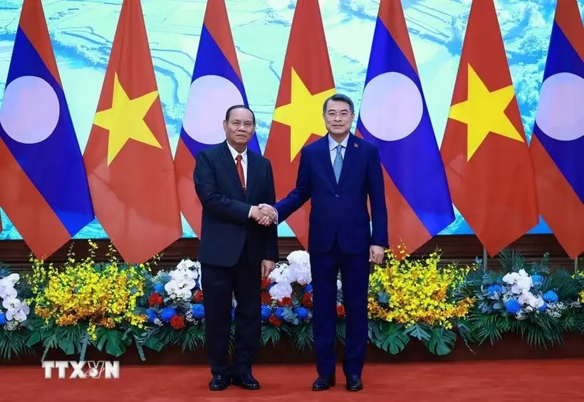 Thủ tướng: Việt Nam luôn dành ưu tiên cao nhất cho quan hệ với Lào