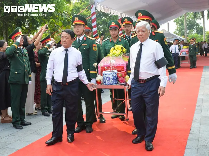 Trang nghiêm lễ an táng 93 hài cốt liệt sĩ ở Nghĩa trang Vị Xuyên