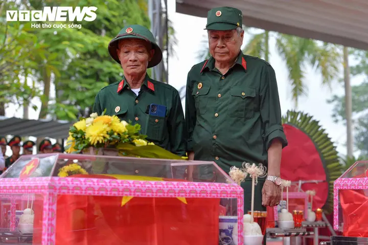 Trang nghiêm lễ an táng 93 hài cốt liệt sĩ ở Nghĩa trang Vị Xuyên