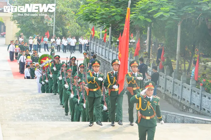 Trang nghiêm lễ an táng 93 hài cốt liệt sĩ ở Nghĩa trang Vị Xuyên