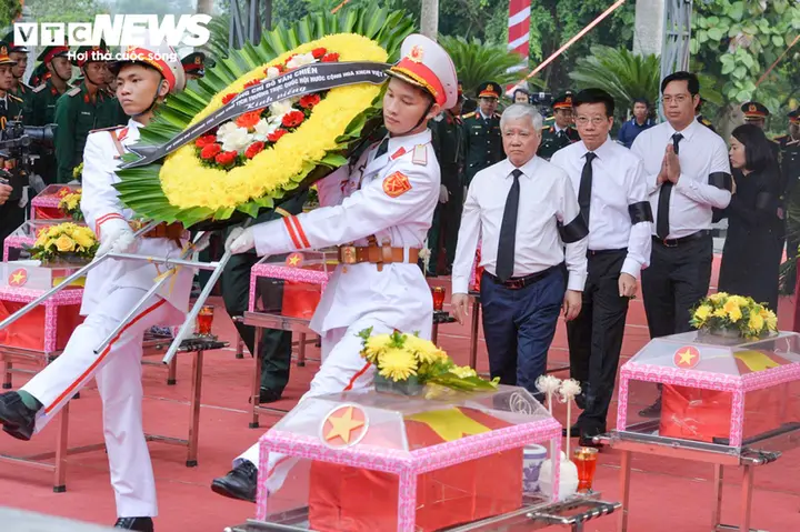 Trang nghiêm lễ an táng 93 hài cốt liệt sĩ ở Nghĩa trang Vị Xuyên