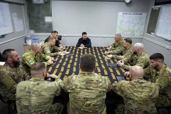 Tổng thống Zelensky thăm binh sĩ ở tiền tuyến