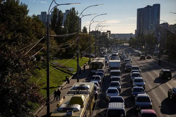 Nga sắp tấn công lớn, cảnh báo công dân, nhà ngoại giao rời Kiev