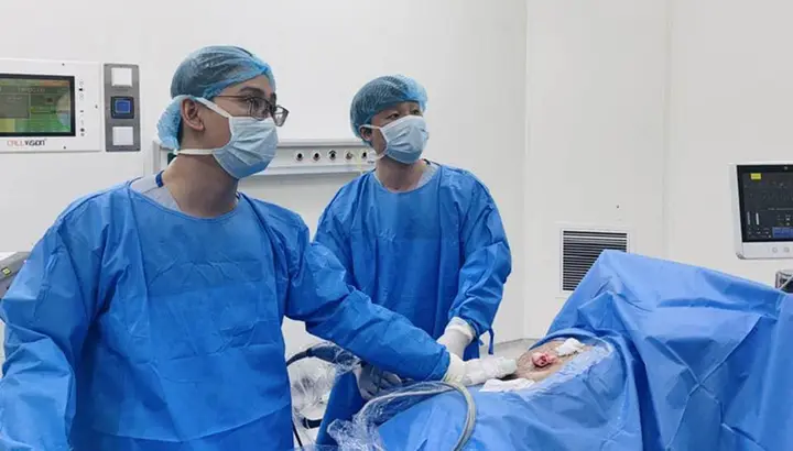 Bỏ qua dấu hiệu nước tiểu có màu lạ, cụ ông U80 đối mặt bệnh ung thư bể thận