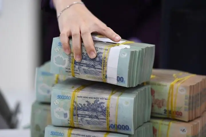 Nữ kế toán chuyển 697 tỷ đồng tiền trái phép ra nước ngoài