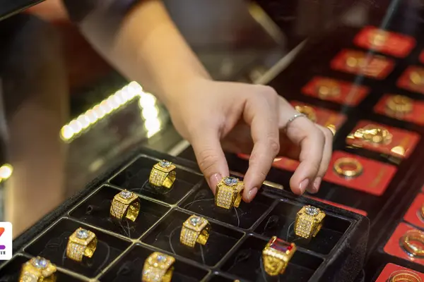 Giá vàng trong nước tăng gần 1 triệu đồng/lượng