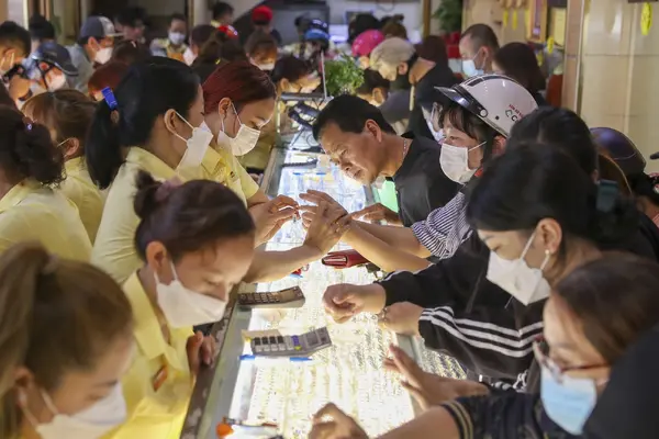 Vàng trong nước bị ngó lơ