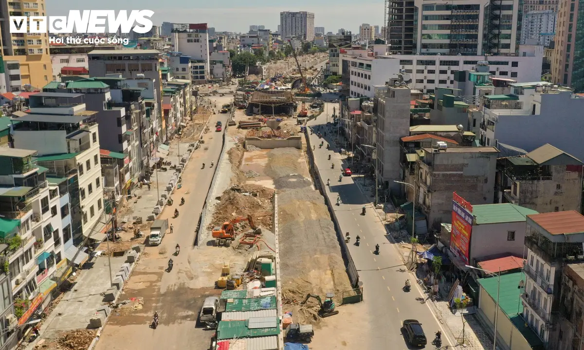 Cận cảnh công trường hai cầu vượt trên tuyến Vành đai 1 ở Hà Nội